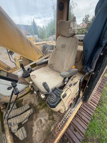 Excavator pe şenile CATERPILLAR 320 L