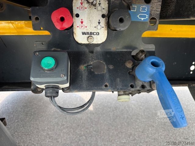 Semirremolque con plataforma de trabajo KÖGEL SN24 Plateau/2xLIFT-Achsen/Steckrungen