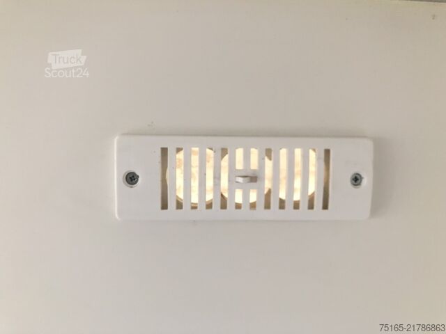 Skriňový príves Blyss F1330HD Rampe Tür Kofferanhänger