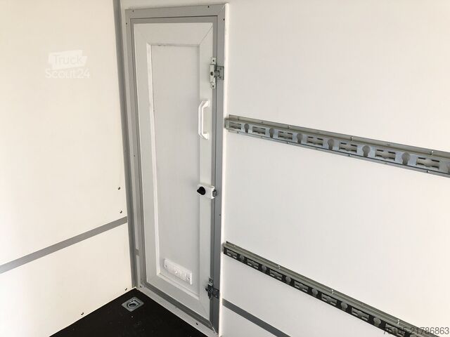 Skriňový príves Blyss F1330HD Rampe Tür Kofferanhänger