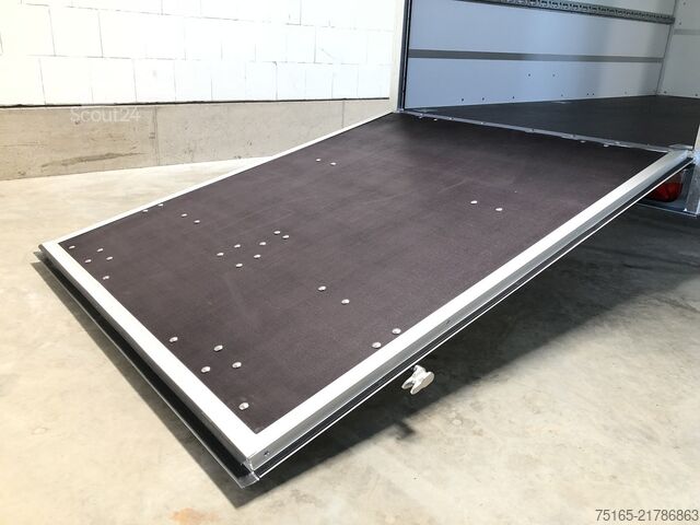 Skriňový príves Blyss F1330HD Rampe Tür Kofferanhänger