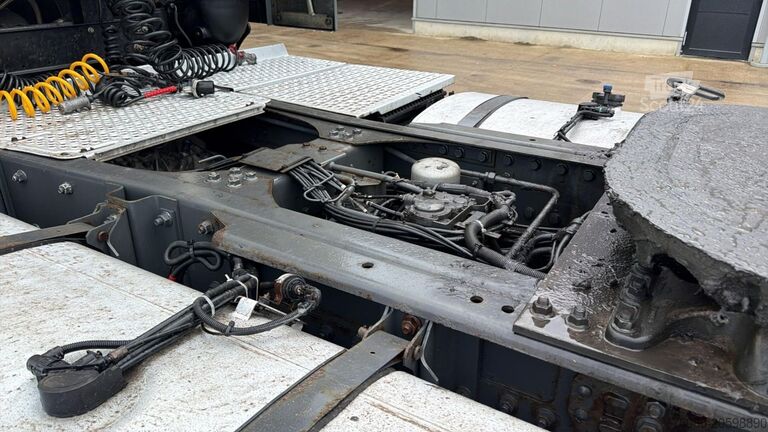 Tracteur standard DAF XF 105.460 (BOITE MANUELLE / MANUAL GEARBOX)