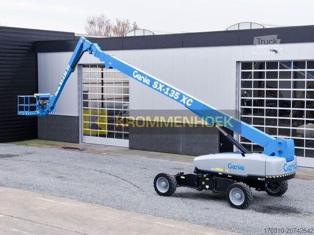 Teleskopska platforma Genie SX 135 XC