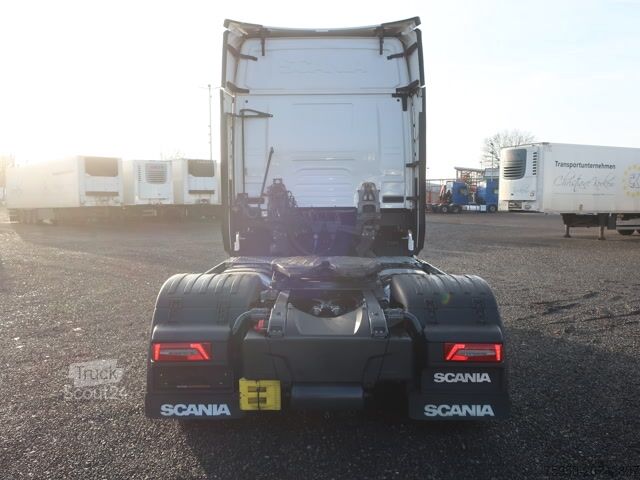 Standardowy ciągnik siodłowy Scania S 450 NGS LED Retrarder Standklima Navi Volluft