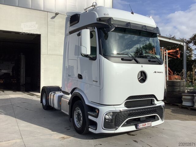 Standardni vlačilec Mercedes-Benz Actros 1948