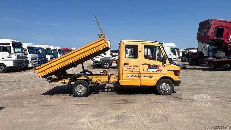Tipper 3 côtés Mercedes-Benz Vario 310 (MANUAL PUMP / POMPE MANUELLE / 3 WAY...
