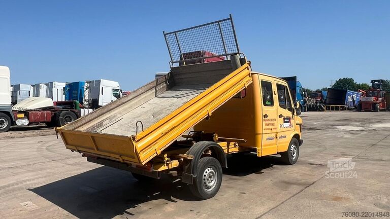 Tipper 3 côtés Mercedes-Benz Vario 310 (MANUAL PUMP / POMPE MANUELLE / 3 WAY...