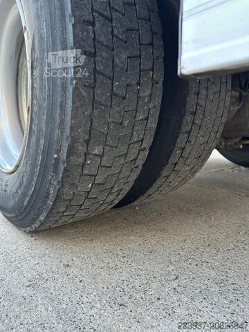 Autocarro con pianale e telone Renault D 16