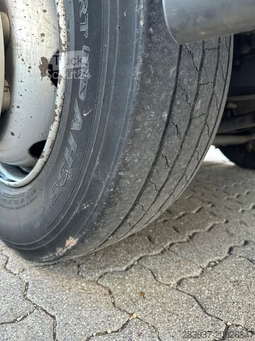 Autocarro con pianale e telone Renault D 16