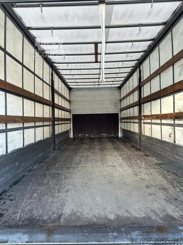 Autocarro con pianale e telone Renault D 16