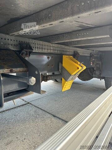 Autocarro con pianale e telone Renault D 16