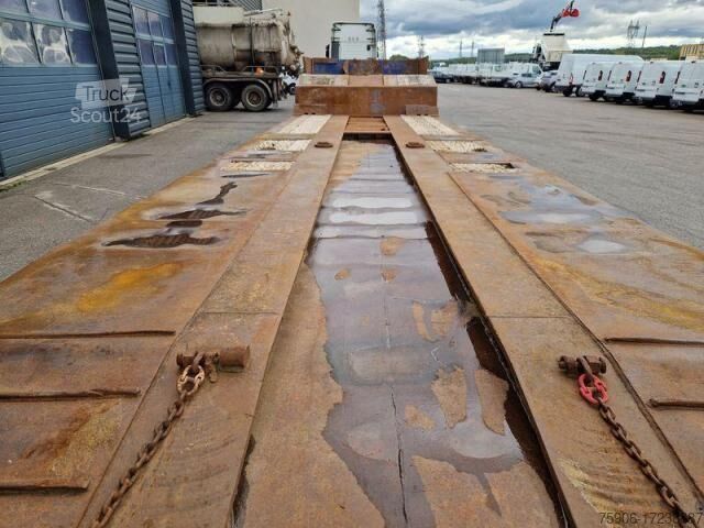 Semi-remorque  PORTE ENGINS 4 ESSIEUX