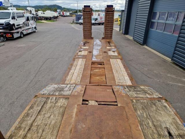 Semi-remorque  PORTE ENGINS 4 ESSIEUX