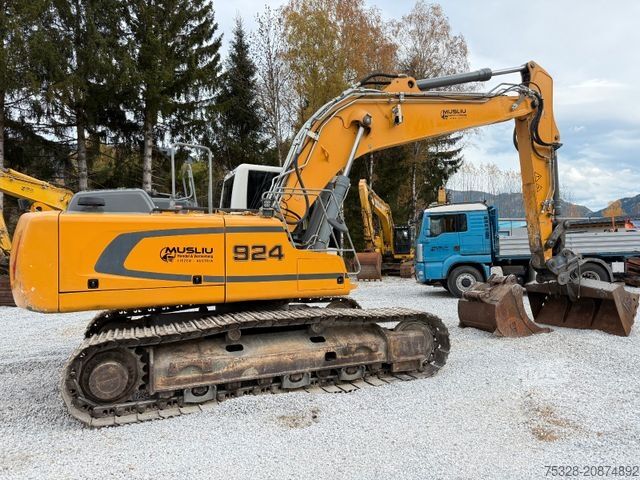 Chain excavator LIEBHERR R 924 LC Schnellwechsler BMT SW2 2x Löffeln