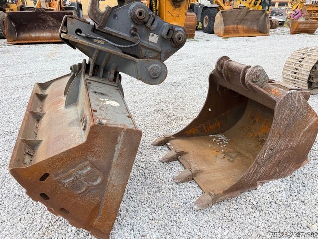 Chain excavator LIEBHERR R 924 LC Schnellwechsler BMT SW2 2x Löffeln