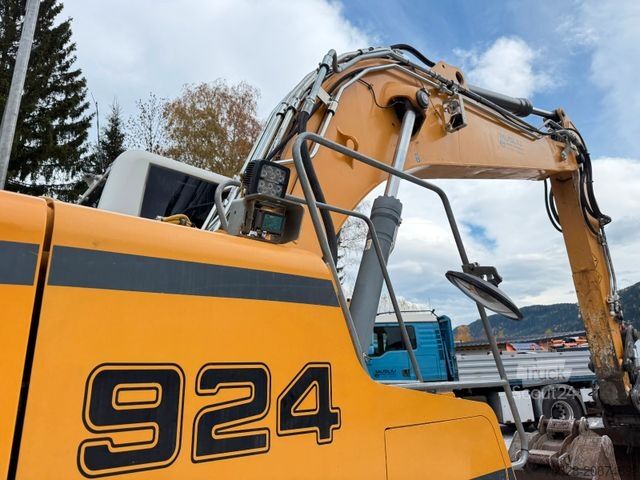 Chain excavator LIEBHERR R 924 LC Schnellwechsler BMT SW2 2x Löffeln