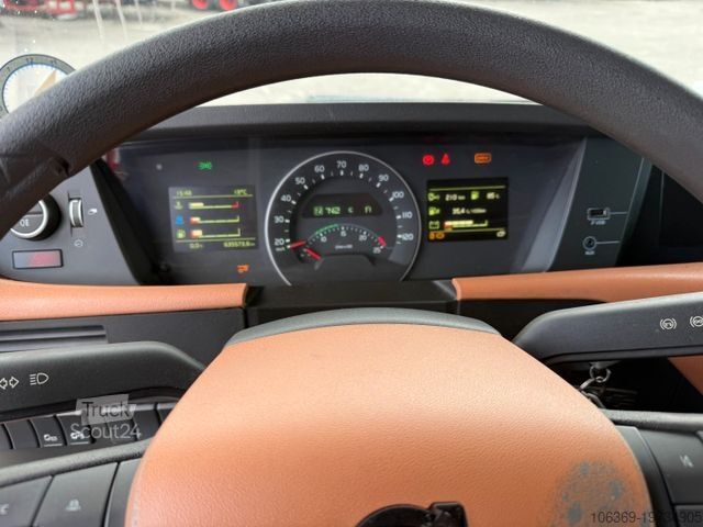 Standard tractor unit VOLVO FH 460 6x2 Globetrotter Euro 6