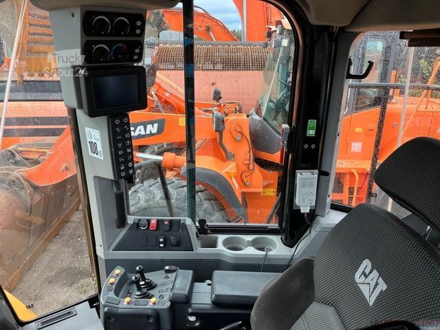 Riteņu iekrāvējs CATERPILLAR 966M