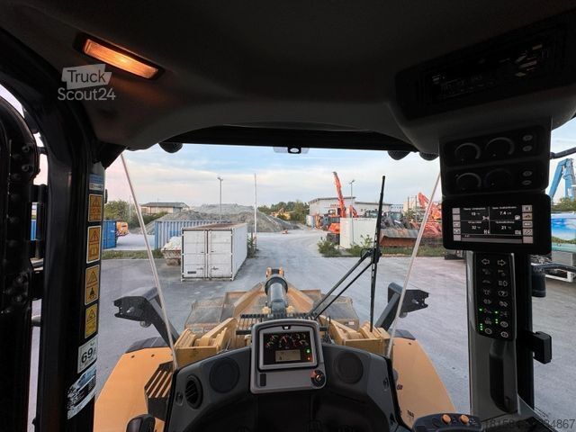 Riteņu iekrāvējs CATERPILLAR 966M