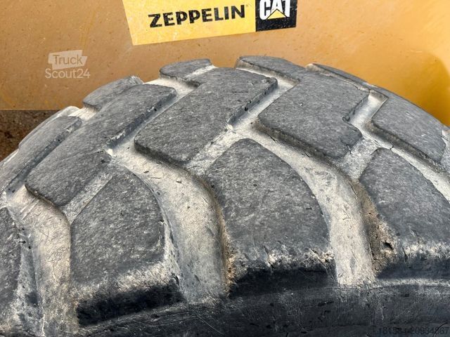 Riteņu iekrāvējs CATERPILLAR 966M