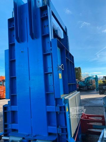   Altreifen-Ballenpresse