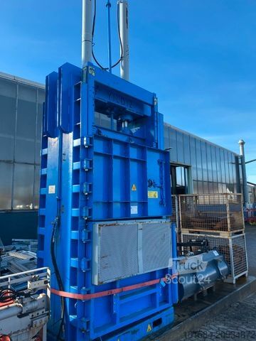   Altreifen-Ballenpresse