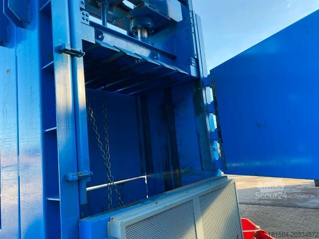   Altreifen-Ballenpresse