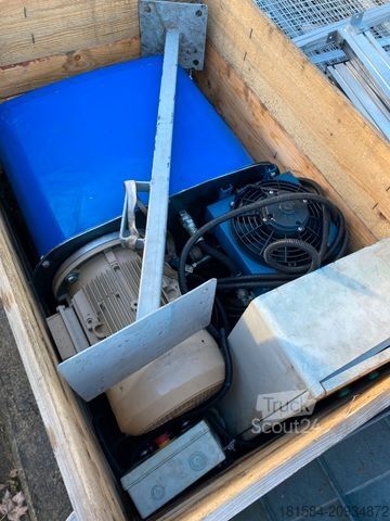   Altreifen-Ballenpresse