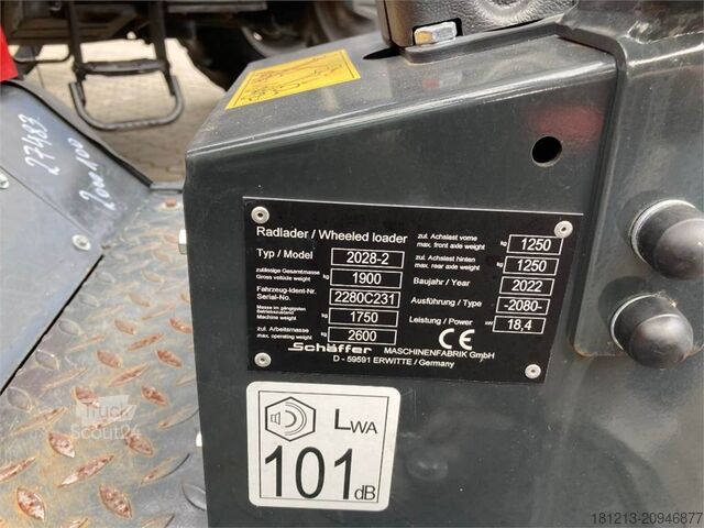 Погрузчик с колёсным шасси Schäffer 2028