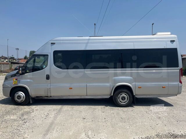 Transporte de pessoas IVECO Daily