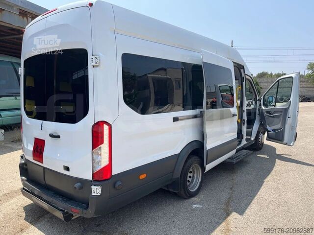 Transporte de pessoas Ford Transit