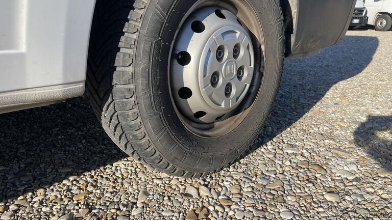 Caravana/autocaravana Fiat Weinsberg Carabus 600 K | 4 Posti Letto | Completamente Attrezzato