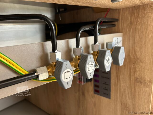 Halvintegrerad husbil EURA MOBIL PROFILA T 695 EB CAM PANO SD KAM LM