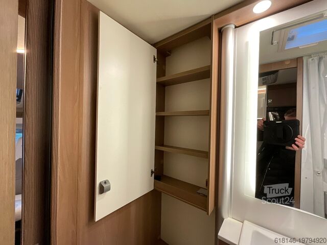 Semi-integrated camper BUERSTNER LYSEO TD 690 G NAVI / SOLAR / KLIMA / FAHRTRÄ