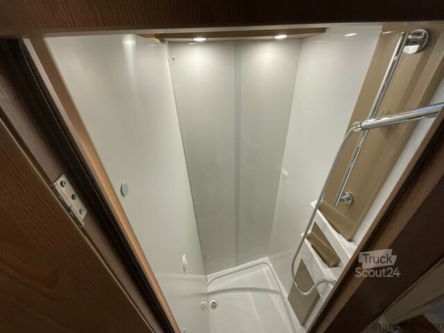 Semi-integrated camper BUERSTNER LYSEO TD 690 G NAVI / SOLAR / KLIMA / FAHRTRÄ