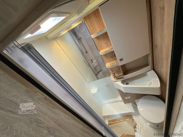 Halvintegrerad husbil EURA MOBIL PROFILA T 676 EB MAXI 4,4 t / Mondial Plus