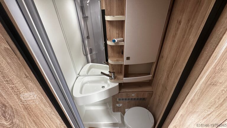 Halvintegrerad husbil EURA MOBIL PROFILA T 676 EB MAXI 4,4 t / Mondial Plus