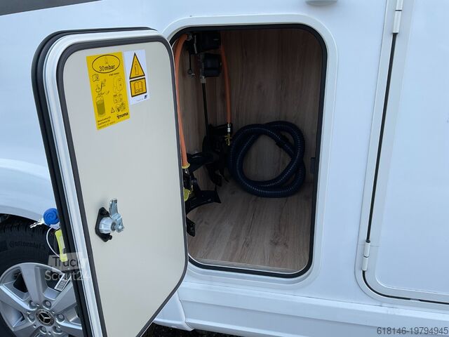 Halvintegrerad husbil EURA MOBIL PROFILA T 676 EB MAXI 4,4 t / Mondial Plus