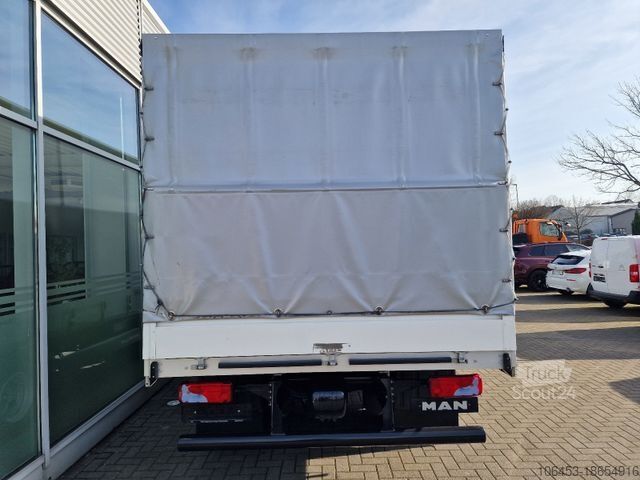 Függönyös furgon MAN TGL 8.190 L Aut/Schiebepl. li + re /AC/43  TKM