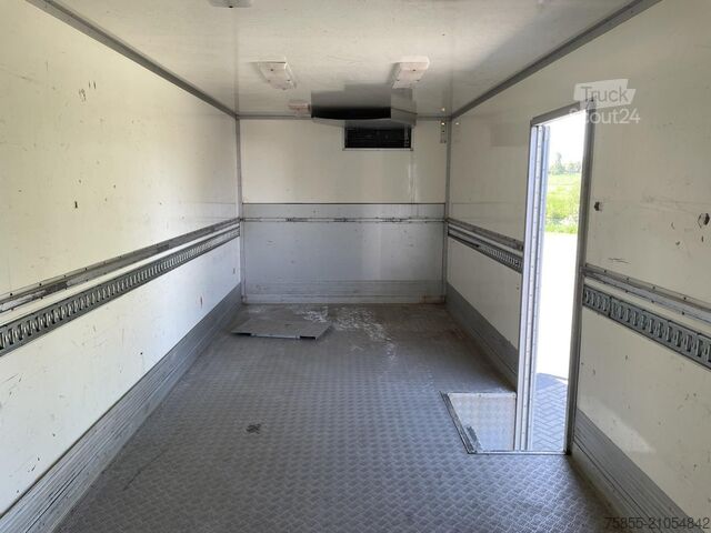 Resväska Volvo FL 240 Closed Box / 205.000 KM Original / Euro 5