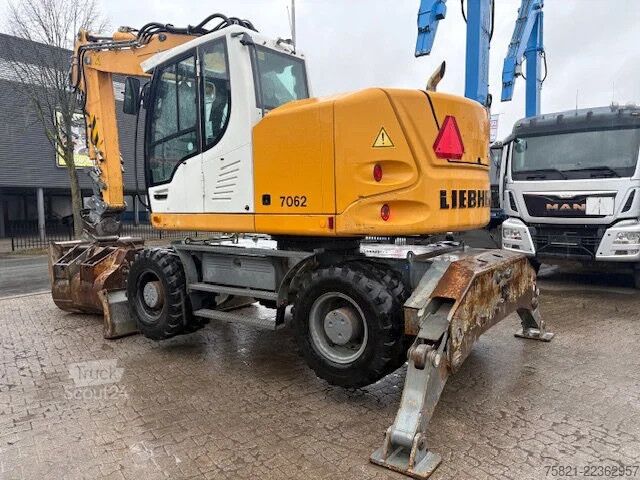 Bager na točkovima Liebherr A918 Compact