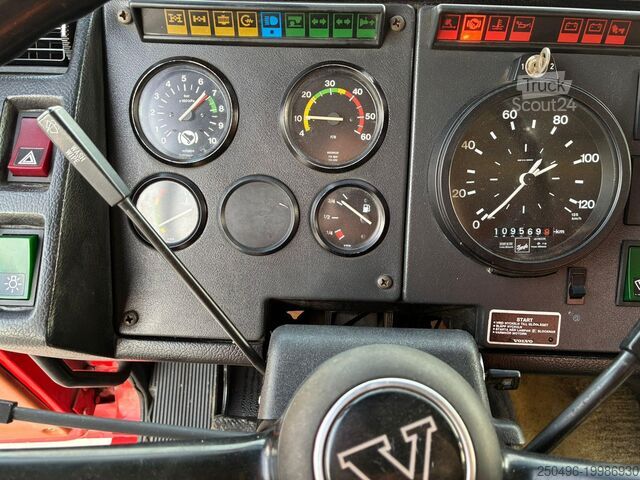 Camion de pompiers Volvo F 10 6x2  Ruberg / 2700 l/min / tanks 9000 I + ...