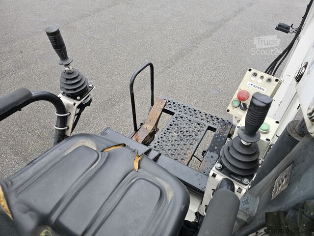 Tovornjak z žerjavom JKB KENNIS / 12R/62-2 Rollerkraan