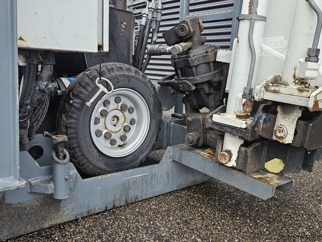 Tovornjak z žerjavom JKB KENNIS / 12R/62-2 Rollerkraan