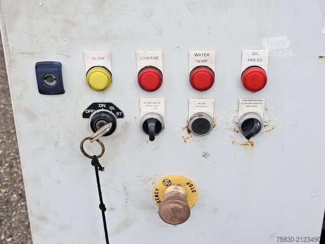 Tovornjak z žerjavom JKB KENNIS / 12R/62-2 Rollerkraan