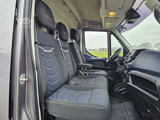 Camioneta familiar de techo alto IVECO DAILY 35S18 3.0Ltr L2H2 Automaat
