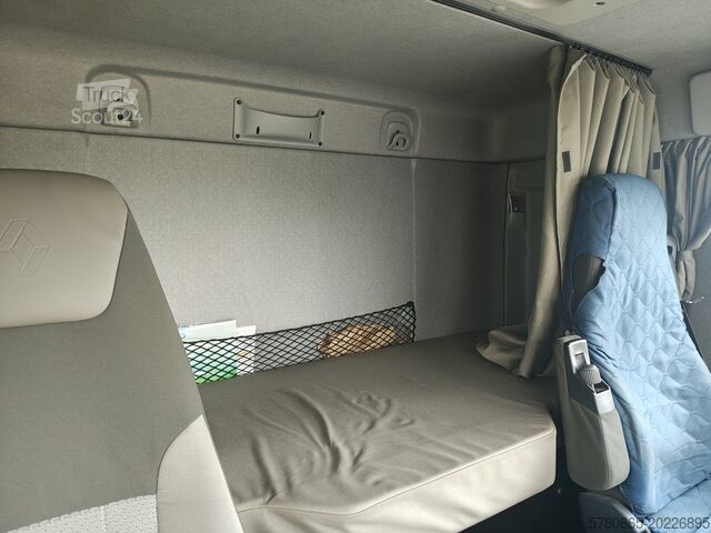 Užuolaidinis sunkvežimis su keltuvu Renault Premium