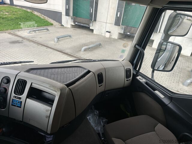 Užuolaidinis sunkvežimis su keltuvu Renault Premium