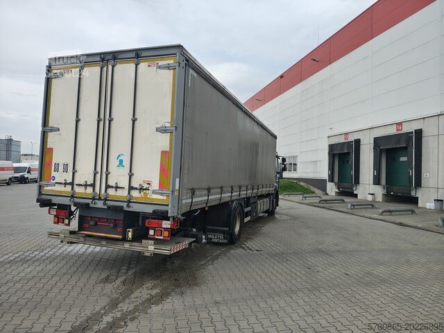 Užuolaidinis sunkvežimis su keltuvu Renault Premium