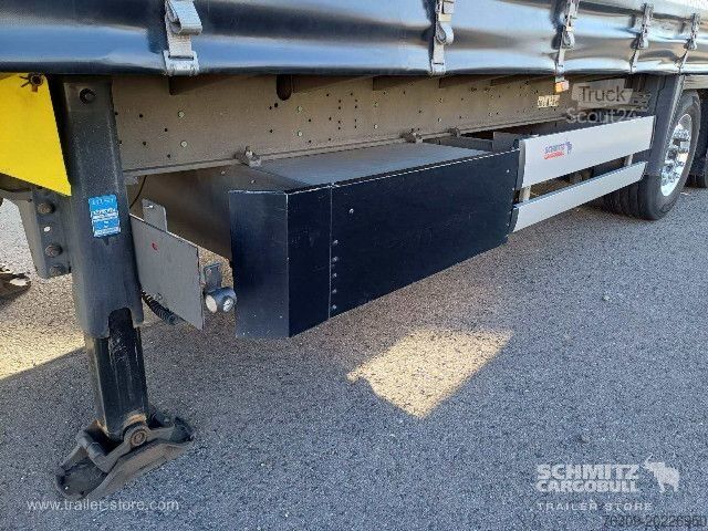 Отворено полуремарке с брезент Schmitz Cargobull Curtainsider Mega Getränke